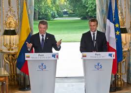 Presidents Santos and Macron